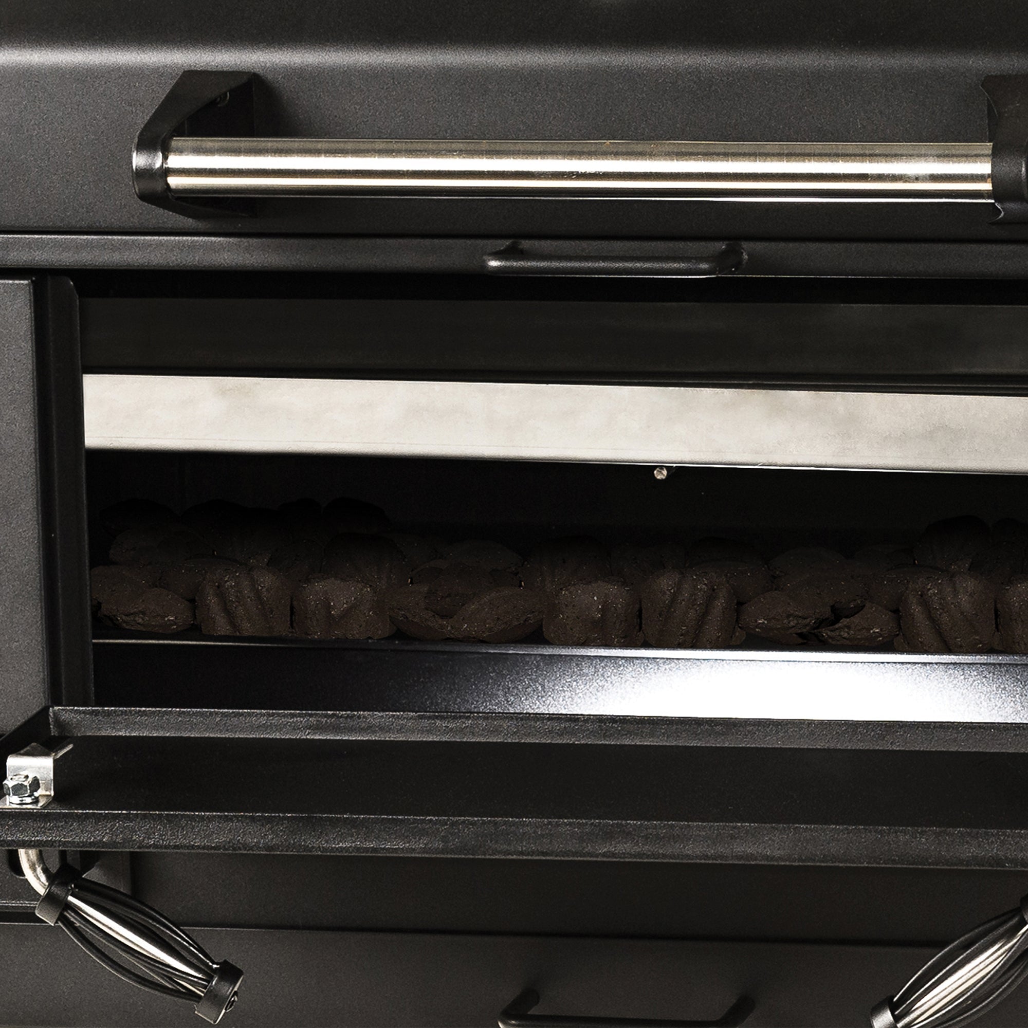 Masterbuilt® 36-inch Charcoal Grill