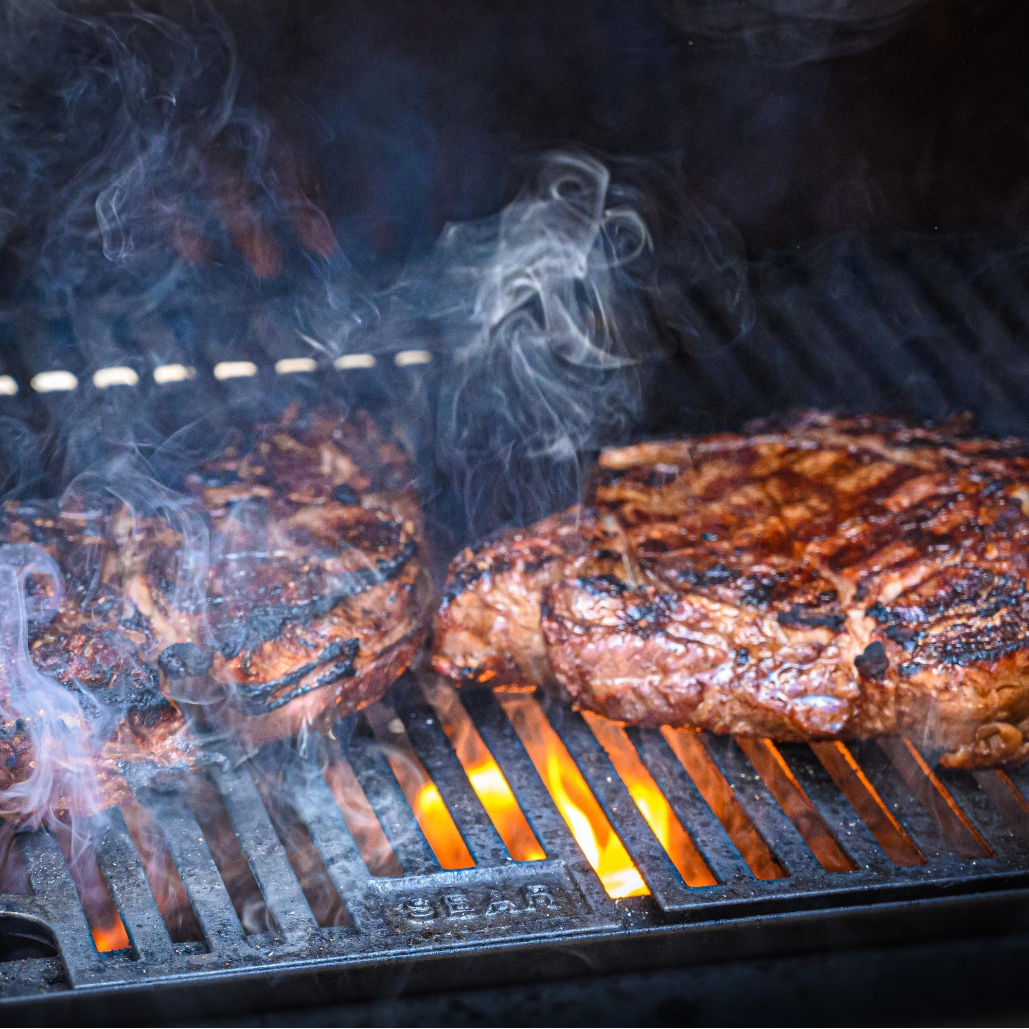 Masterbuilt® 36-inch Charcoal Grill
