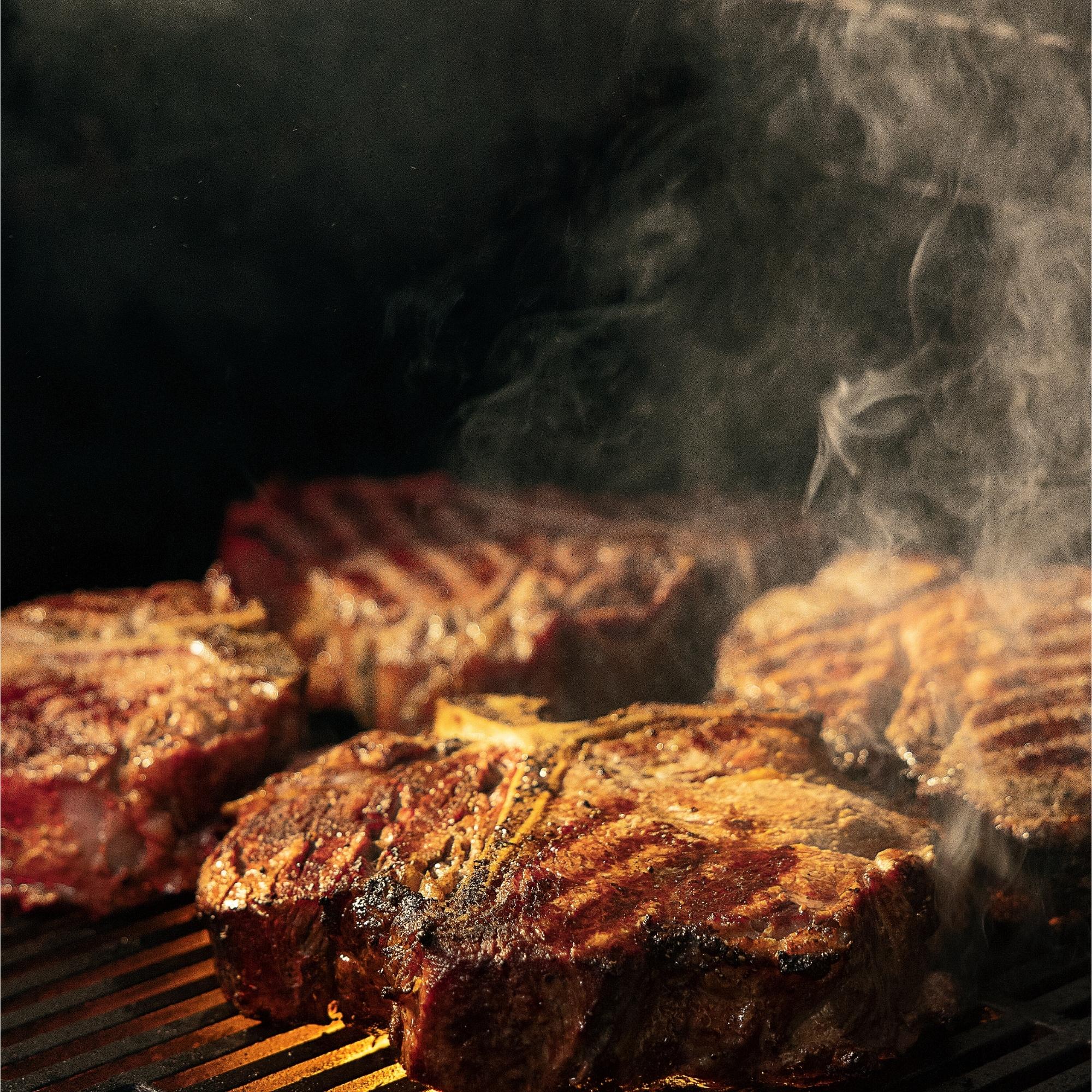 Masterbuilt® 36-inch Charcoal Grill